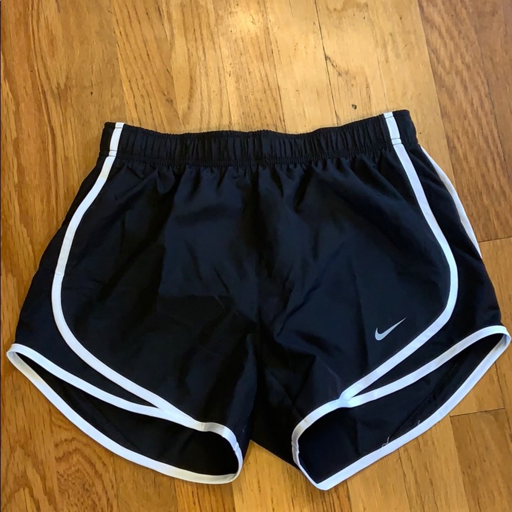 women’s Nike shorts size small